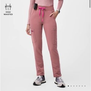 💫 high waist Yola Figs petite mauve scrub pants like new - sz small petite 💫